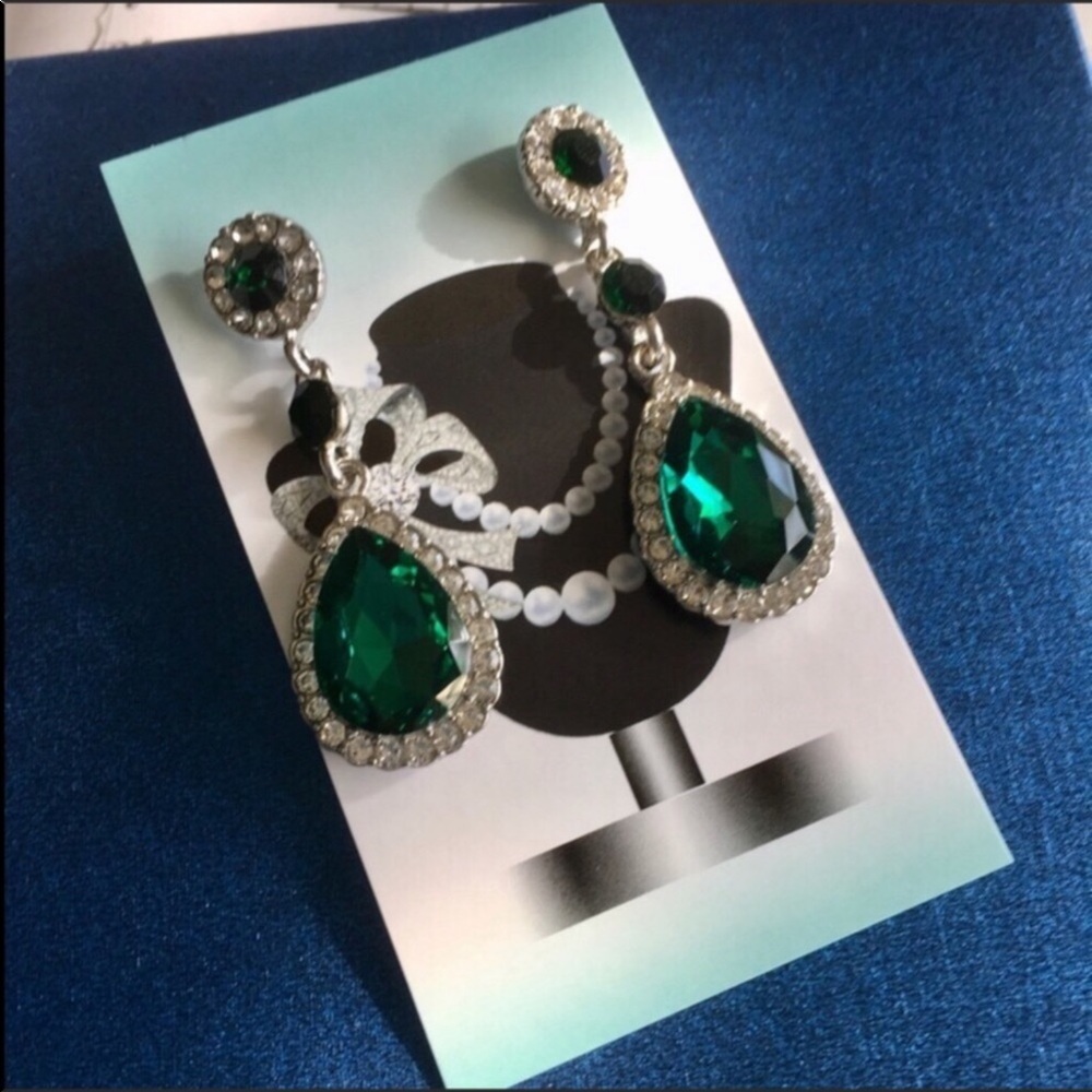 Crystal statement emerald dangle earrings nwt